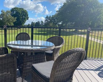 Cottesmore Hotel Golf & Country Club - Crawley - Balcón