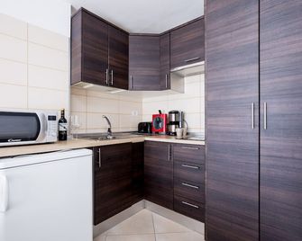 Go2tenerife Apart'mira Balcony W/ Sea View & Pool - Playa de las Américas - Kitchen