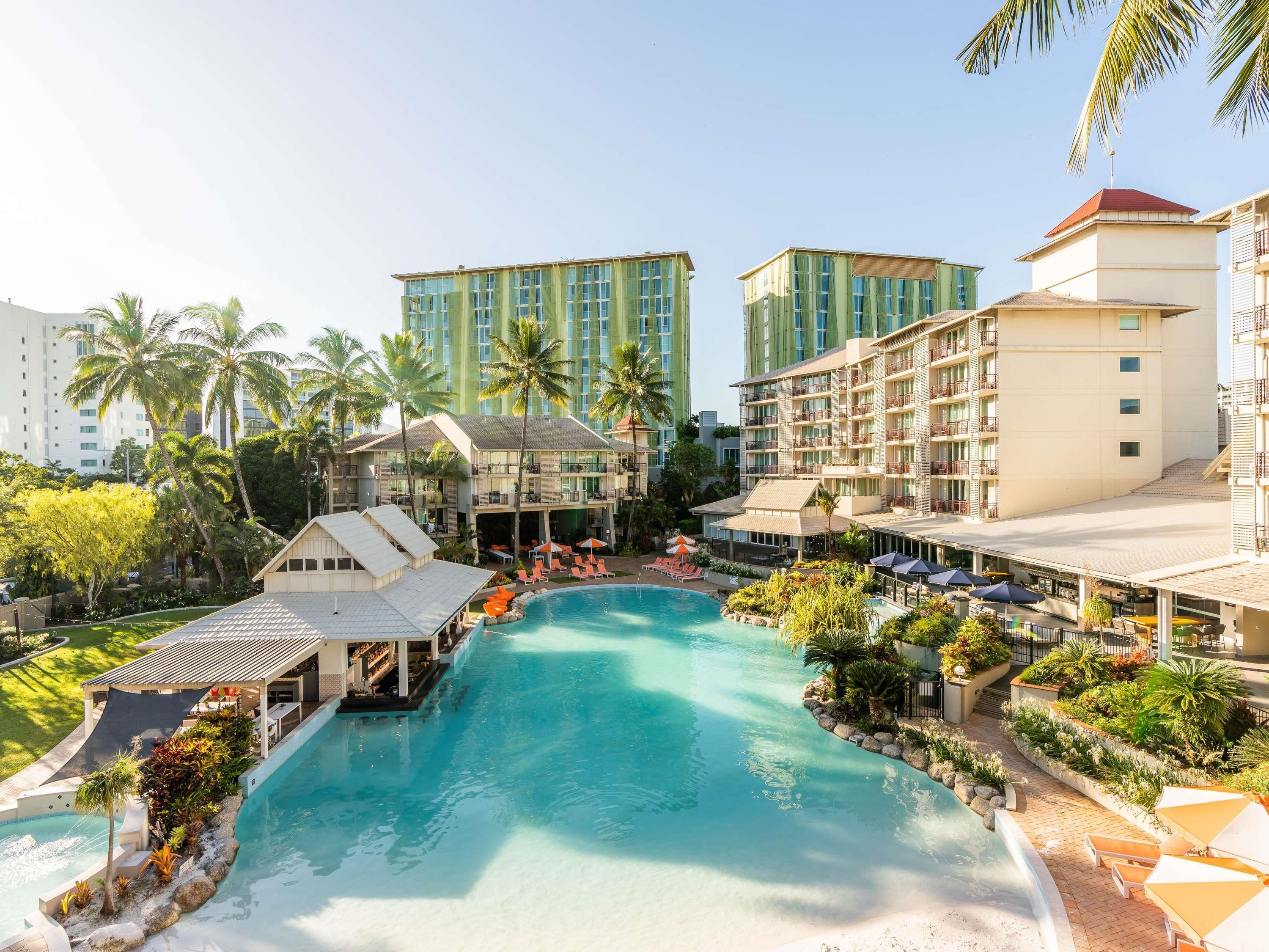 Novotel Cairns Oasis Resort - Cairns - Pool