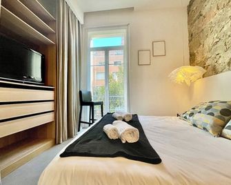 Elegant Bel Epoque Apartment In Center Of Menton - Menton - Schlafzimmer