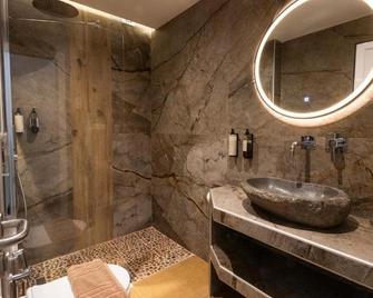 Royal Hotel and Suites - Polychrono