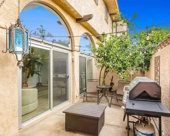 Staycation · Vacation in this Beautiful Home Away From Home - Alhambra - Pátio
