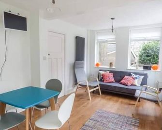 Pen Hill - Llantwit Major - Sufragerie