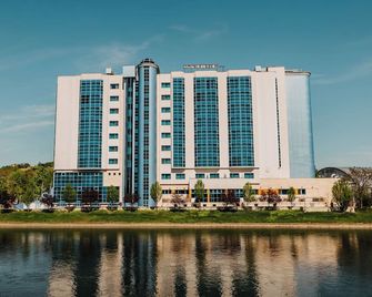 DoubleTree by Hilton Oradea - Oradea - Building