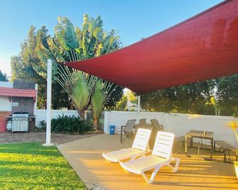 Bundaberg Spanish Motor Inn - בונדברג - פטיו