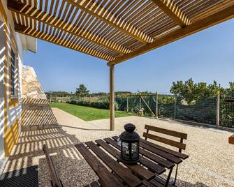 Vacation home Monte do Tanoeiro - Casa Nova with Wi-Fi and garden - Rogil - Patio