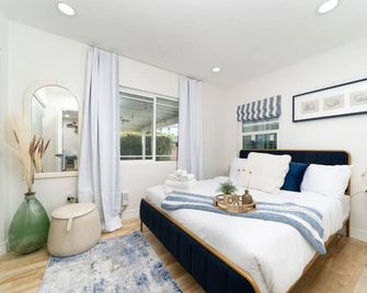 Private Fenced 1 BD Guest House w/ Parking + W/D - Anaheim - Bedroom