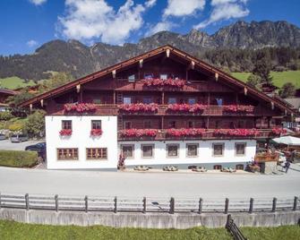 Hotel Zur Post - Alpbach - Byggnad