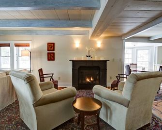 Brigadoon--3 BR Magical Farmhouse for a Romantic or Family Vacation - Woodstock - Wohnzimmer