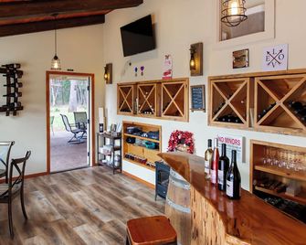 Cabin Serenity at Applegate Winery - Grants Pass - Bar