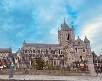 Dublin City Cultural Quarter Convenience for Work & Travel - Dún Laoghaire