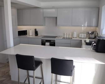 Amora Stays - Buckingham - Cucina