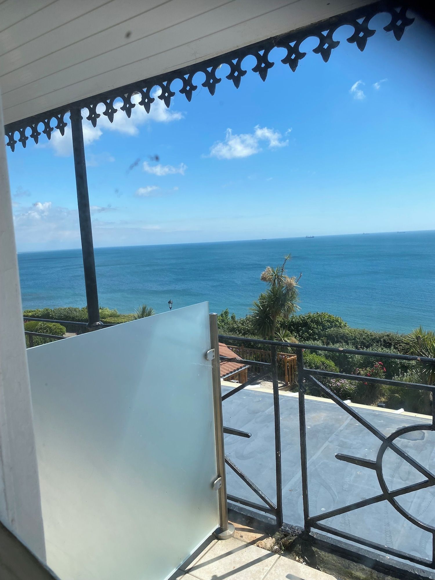 VILLA MENTONE HOTEL - שאנקלין - מרפסת