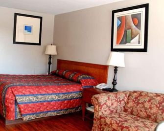 Best Lodge Motel - Lloydminster - Schlafzimmer