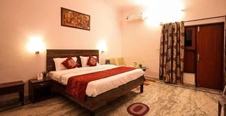 Hotel Surya Khajuraho - Khajurāho - Camera da letto