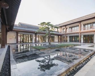 Yangzhou Seclusive Life Hot Spring Resort - Yangzhou