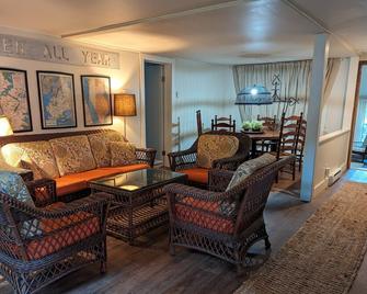 The Retreat. One mile to Coop, 5 miles to DP, close to Breweries! - Cooperstown - Living room