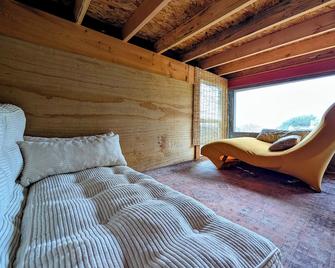 Hills Cottage with Panoramic Views & Hot Tub. Pet Friendly! - Oakland - Habitación