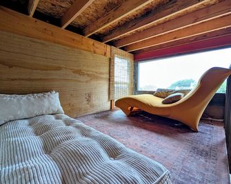 Hills Cottage with Panoramic Views & Hot Tub. Pet Friendly! - Oakland - Habitación
