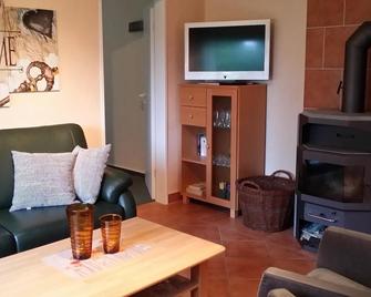 Holiday House Wonderfully Quiet And Yet Centrally Located, Wifi - Wunstorf - Wohnzimmer