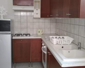Cozy apartment in a quiet area of Toulon - Toulon - Küche