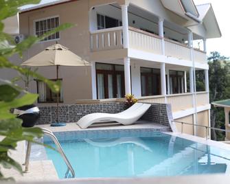 Mountain View Hotel - La Digue Island - Bazén
