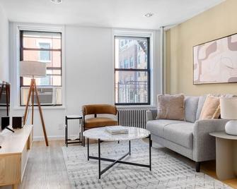 Renovated Nolita 2BR w/ W/D, nr SoHo, by Blueground - New York - Living room