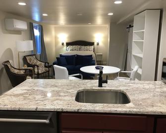Live like a local in the Highlands - Denver - Bedroom
