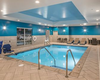 Hampton Inn Columbus NE - Columbus - Piscina