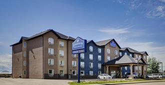 Lakeview Inns & Suites - Fort Nelson - Fort Nelson - Budynek