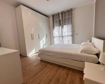 Cozy Home - Duomo, Hospital, Eni - C9 - San Donato Milanese - Camera da letto