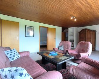 Cornils Ferienwohnung am Badesee - Wanderup - Wohnzimmer