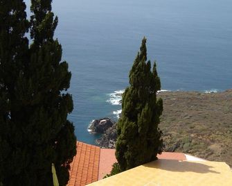 Willkommen im Paradies - Welcome in Paradise - Bienvenidos al paraíso - La Matanza de Acentejo - Vista del exterior