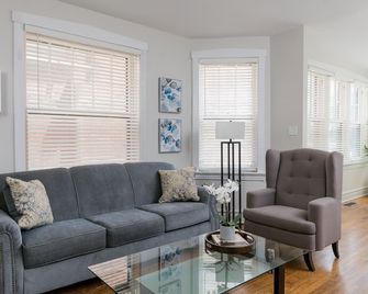 Escape to this Urban Retreat in a Prime location! - St. Louis - Ruang tamu