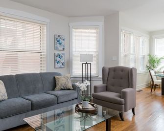 Escape to this Urban Retreat in a Prime location! - San Luis - Sala de estar