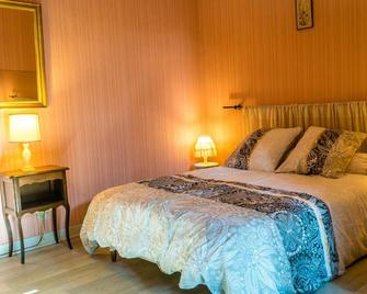 Maison Pierre Loti, gîte historique et spacieux en vallée de la Dordogne - Bretenoux - Chambre
