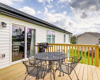 Deck and Outdoor Dining Family Getaway in Dry Ridge - Dry Ridge - Balkon