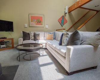 Vail Residences at Cascade Village, a Destination by Hyatt Residence - Vail - Stue