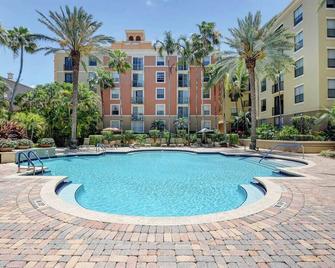 2br\/2ba Penthouse Condo at The Courtyards - West Palm Beach - Piscina