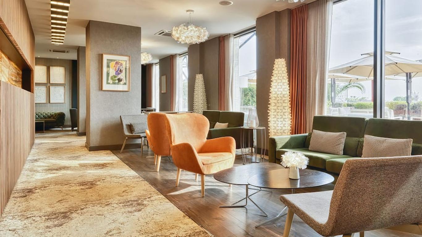Adam Hotel Suites