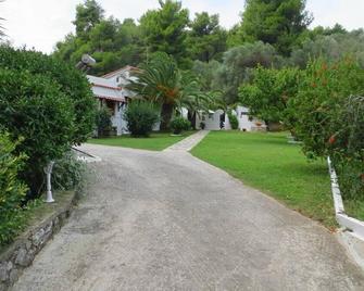 Skiathos Troulos Studios 500 Metres From the Beach Surrounded by Pine Trees - Skiathos - Outdoor view