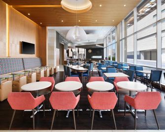 Hampton Inn & Suites Denver/Downtown-Convention Center - דנבר - מסעדה