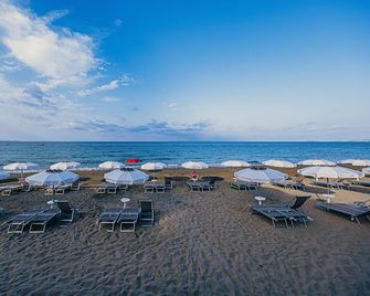 Hotel Golfo del Sole - Follonica - Beach