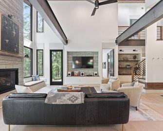 Wander Ellijay Falls - East Ellijay - Living room