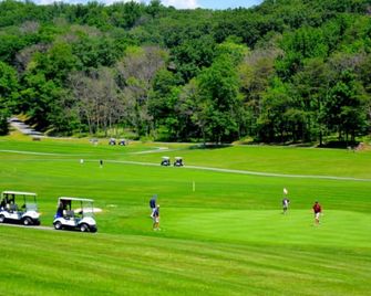 Buck Haven - a luxurious and quiet wooded retreat - Berkeley Springs