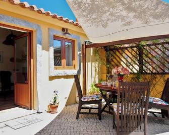 Charming cottage with 2 bedrooms in a seaside village - Salir de Porto - Patio