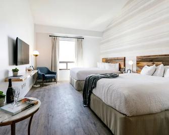 Glacier View Lodge - Saskatchewan River Crossing - Bedroom