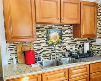 Unique second floor Private Studio with Coded Locks - Bernardston - Kitchen