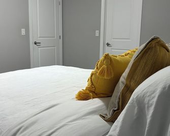 Executive Home in Windsor close to the airport - Windsor - Bedroom