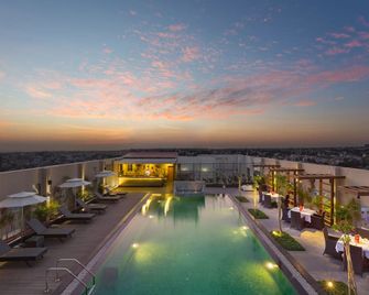 Fairfield by Marriott Bengaluru Rajajinagar - באנגאלור - בריכה